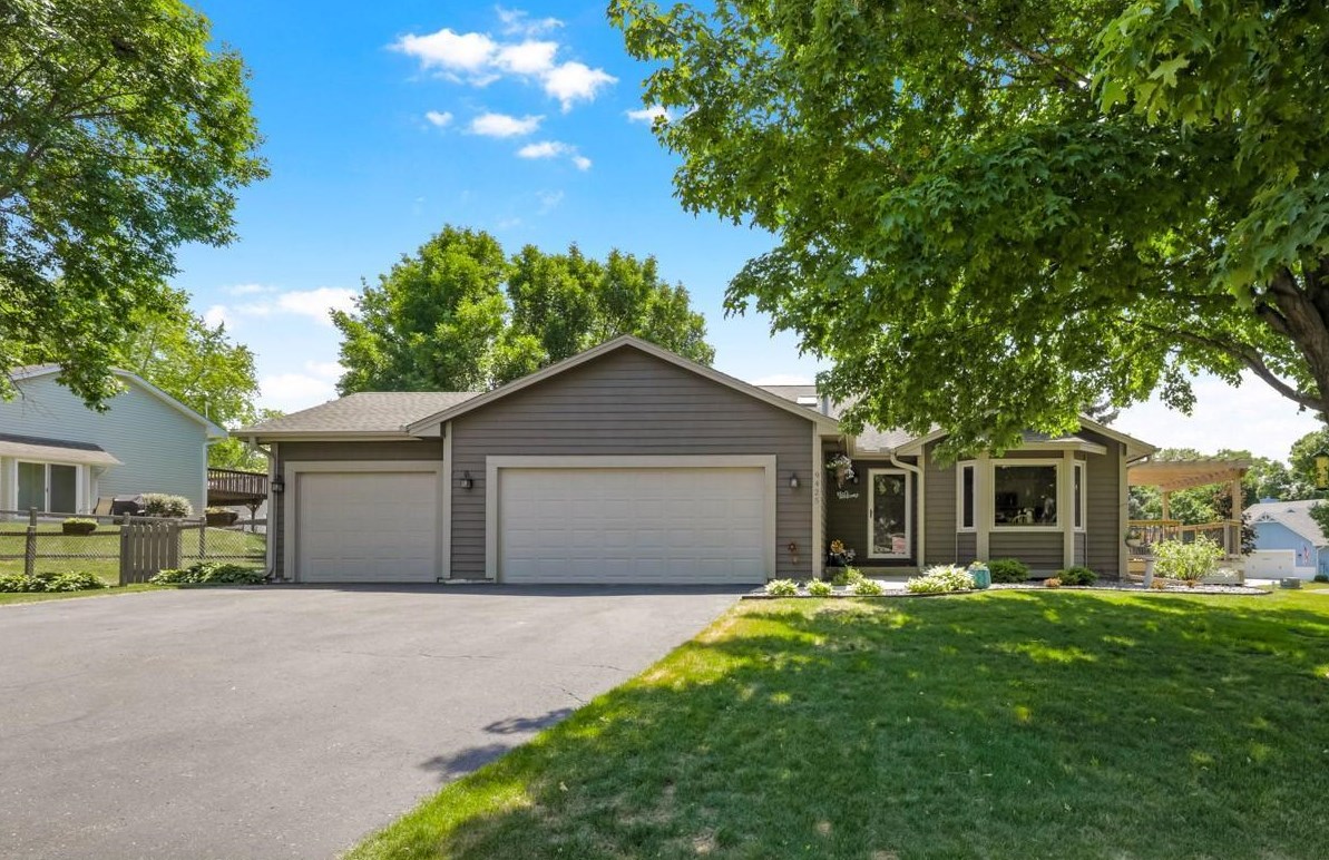 9425 Lakeside Trl, Champlin, MN 55316-2614