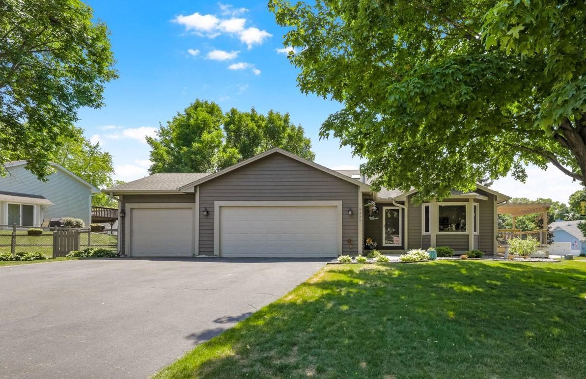 9425 Lakeside Trl, Champlin, MN 55316