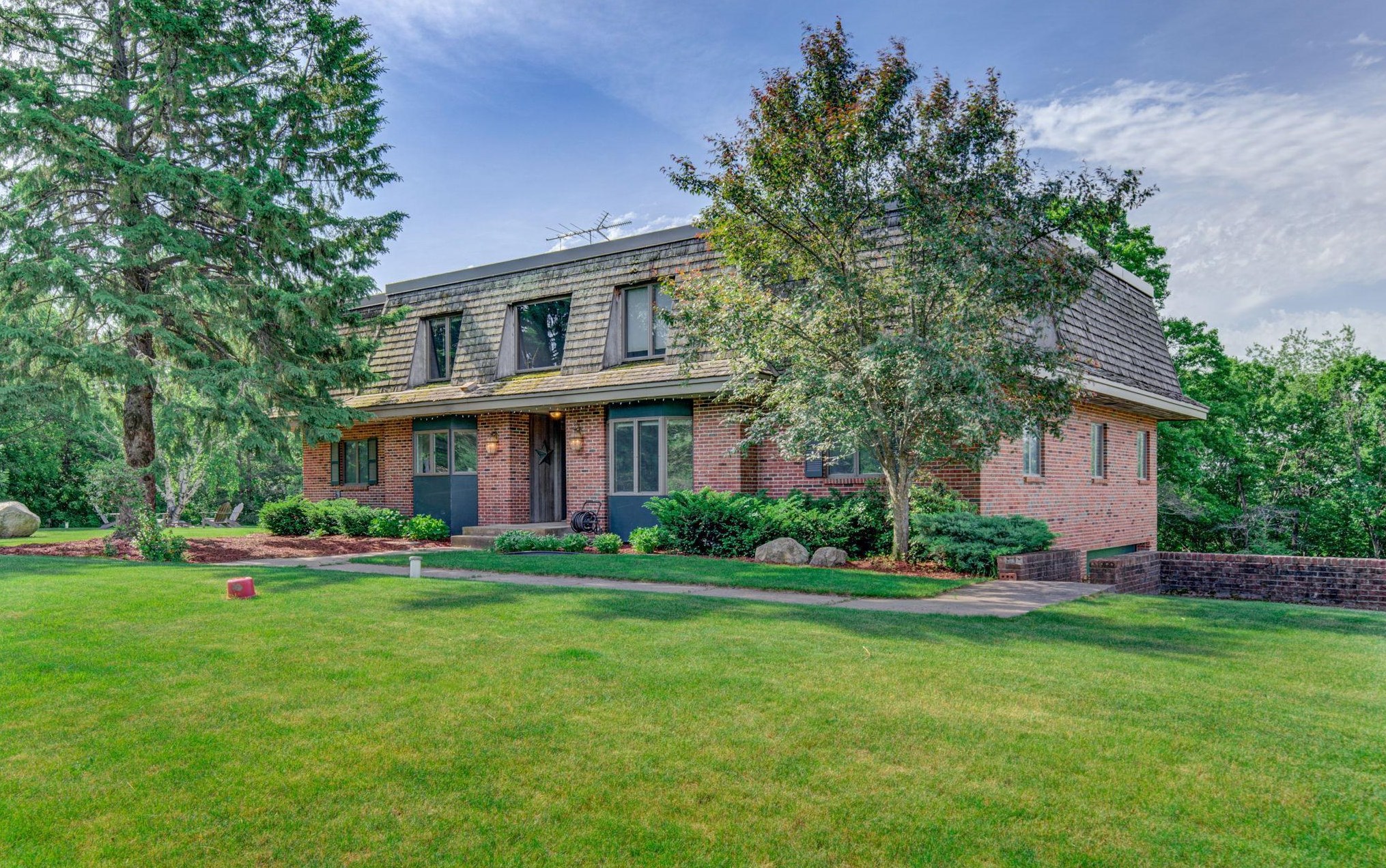 1093 Golden Oaks Ln, Hudson, WI 54016