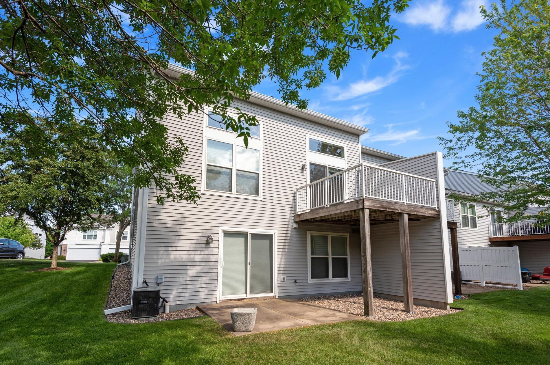 10641 Pond Curv, Saint Paul, MN 55129-5810