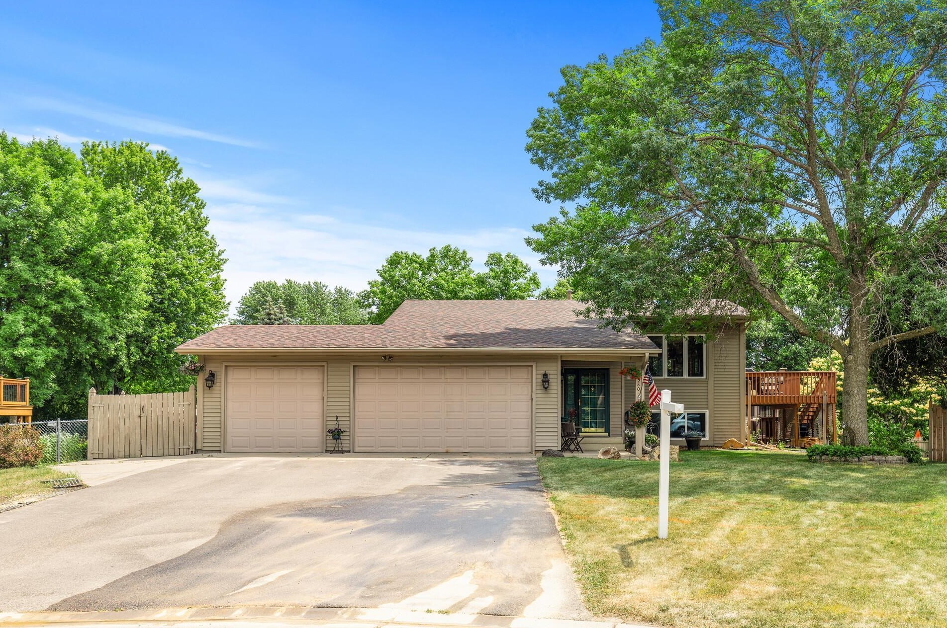 20580 Jade Cir, Lakeville, MN 55044-8851