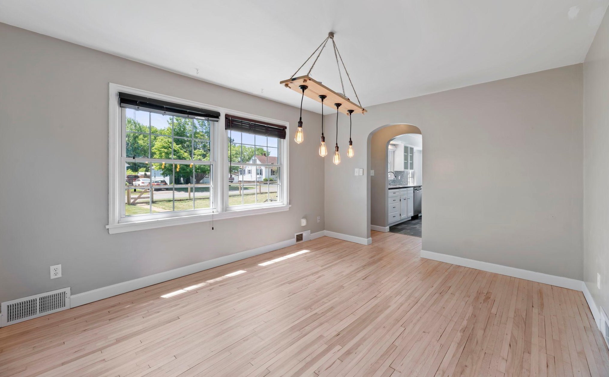 1303 Prospect Ave, Scanlon, MN 55720
