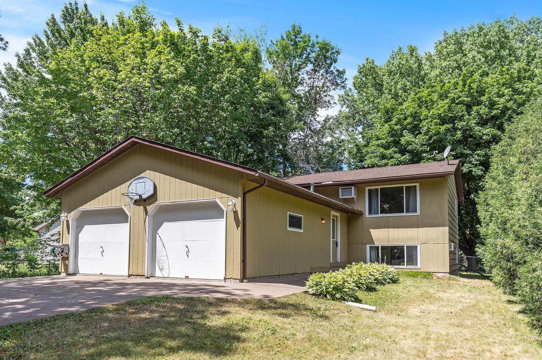 120-122 3rd Street Nw, Columbus, MN 55025