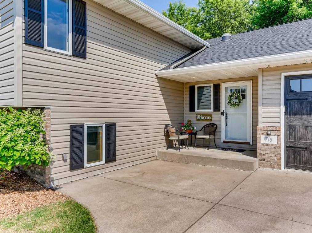 718 S Park Dr, Hastings, MN 55033