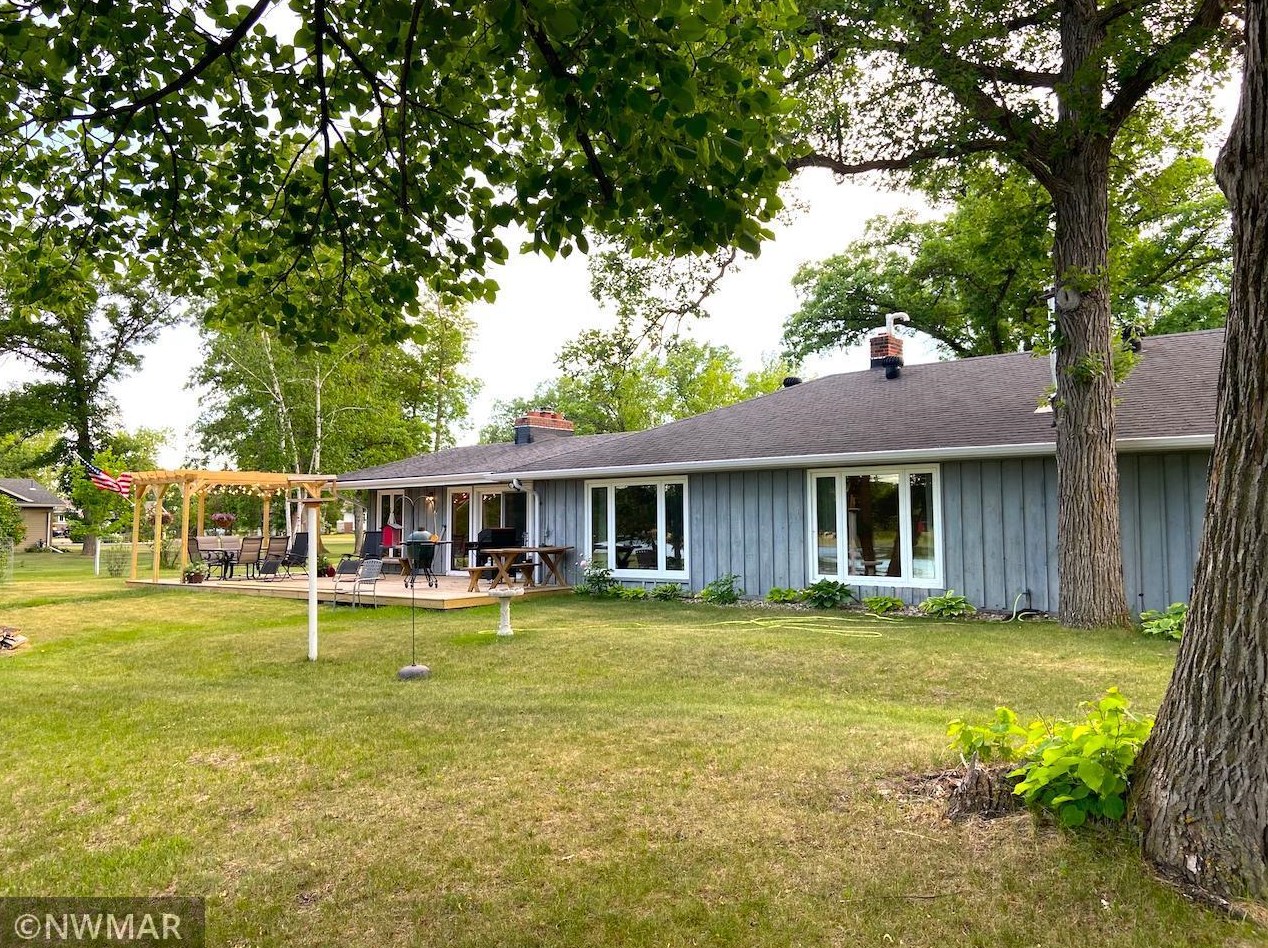 324 Sherwood Ave, Thief River Falls, MN 56701-2617