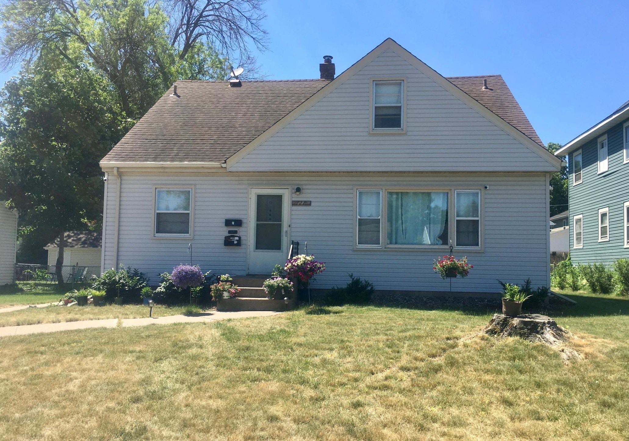 728 Rose Ave, Saint Paul, MN 55117-4042
