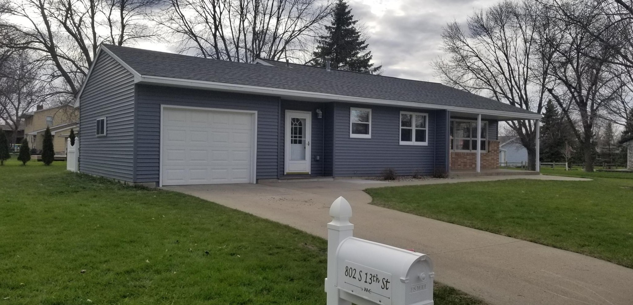 802 13th St, Olivia, MN 56277-1623