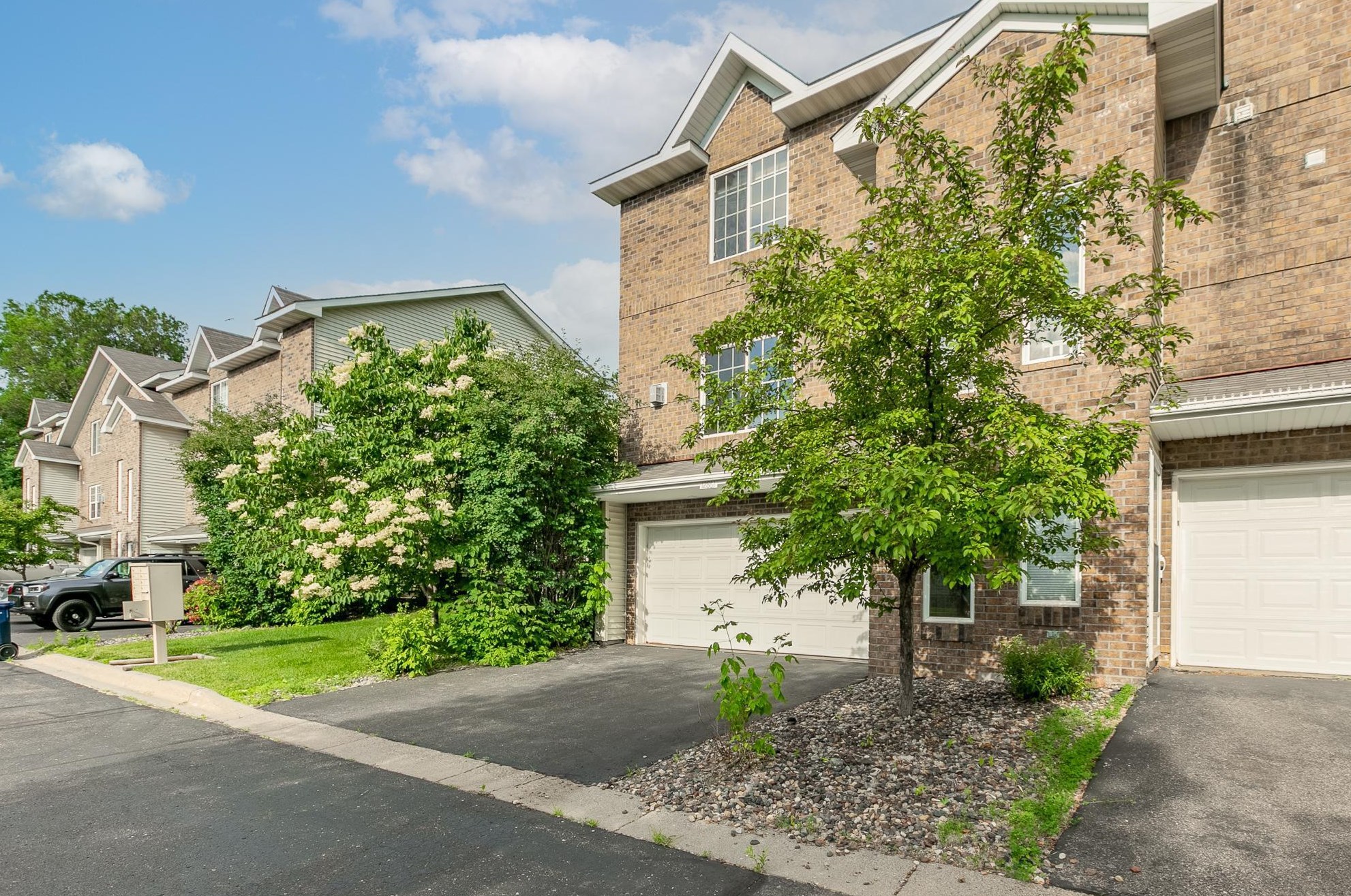 12861 Pennock Ave, Saint Paul, MN 55124-3327