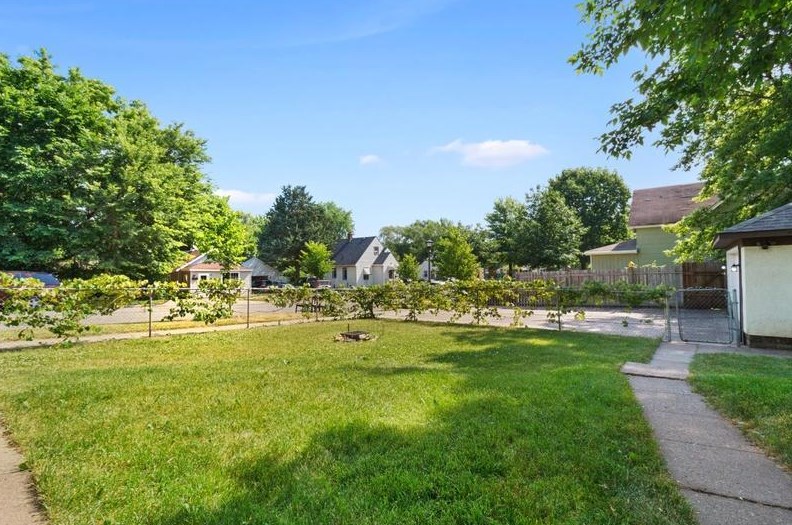 890 Wakefield Ave, Saint Paul MN  55106-5602 exterior