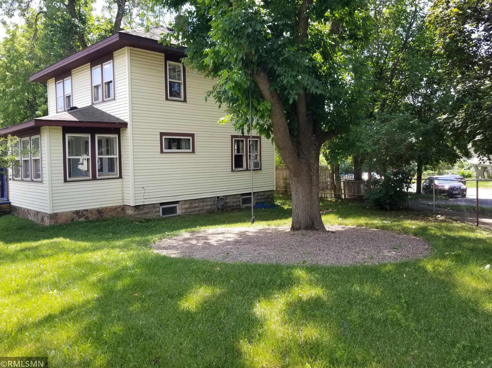 890 Wakefield Ave, Saint Paul MN  55106-5602 exterior