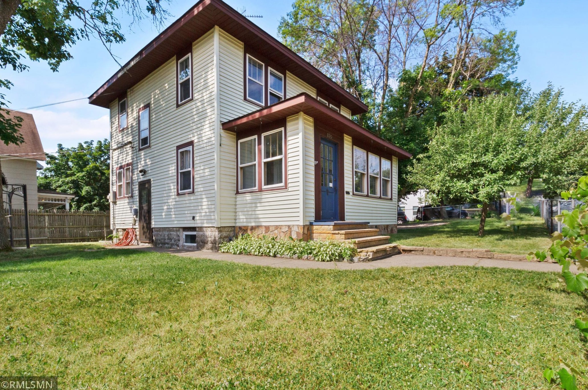 890 Wakefield Ave, Saint Paul MN  55106-5602 exterior