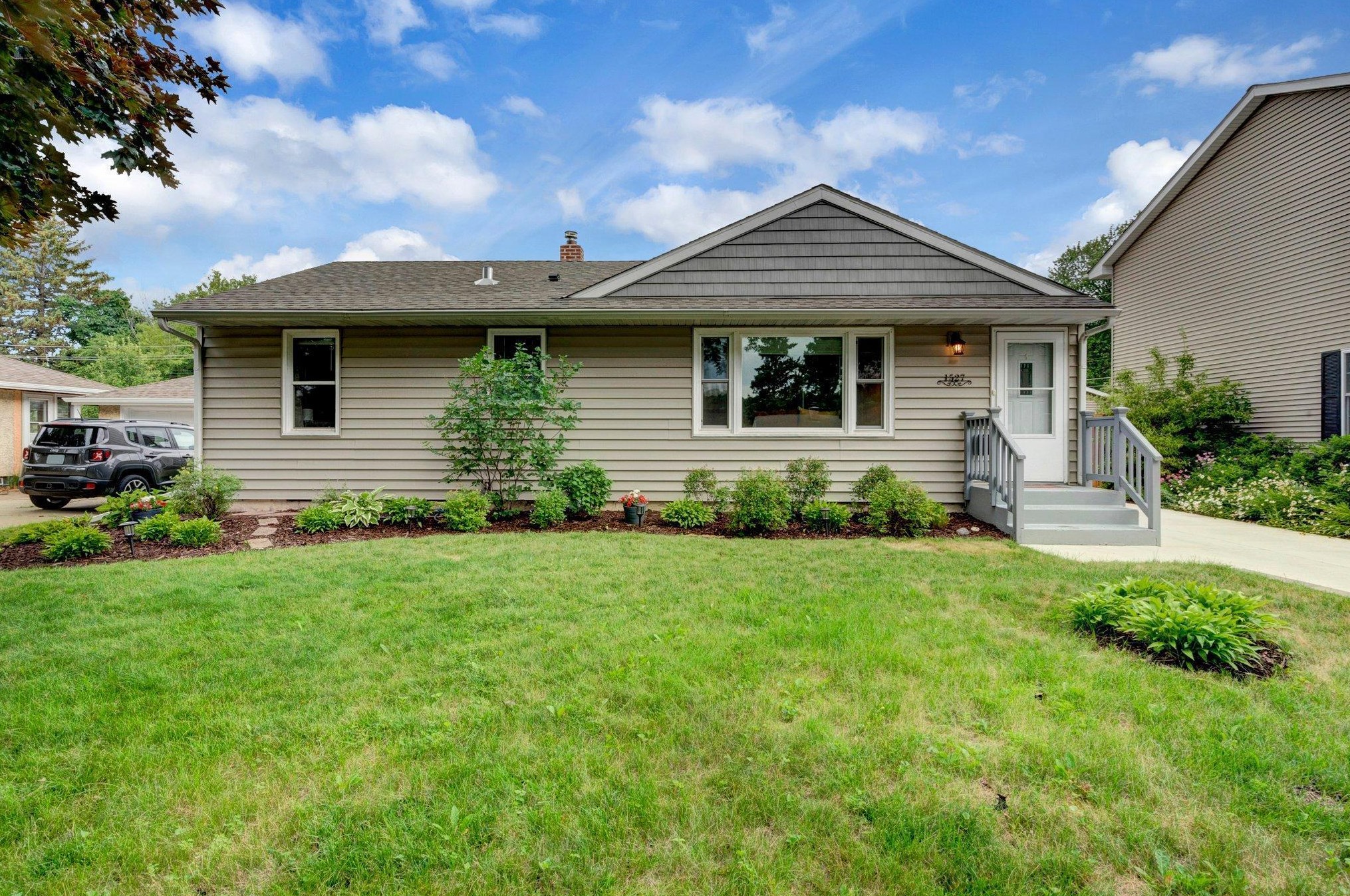 1527 Western Ave, Saint Paul MN  55117-3536 exterior
