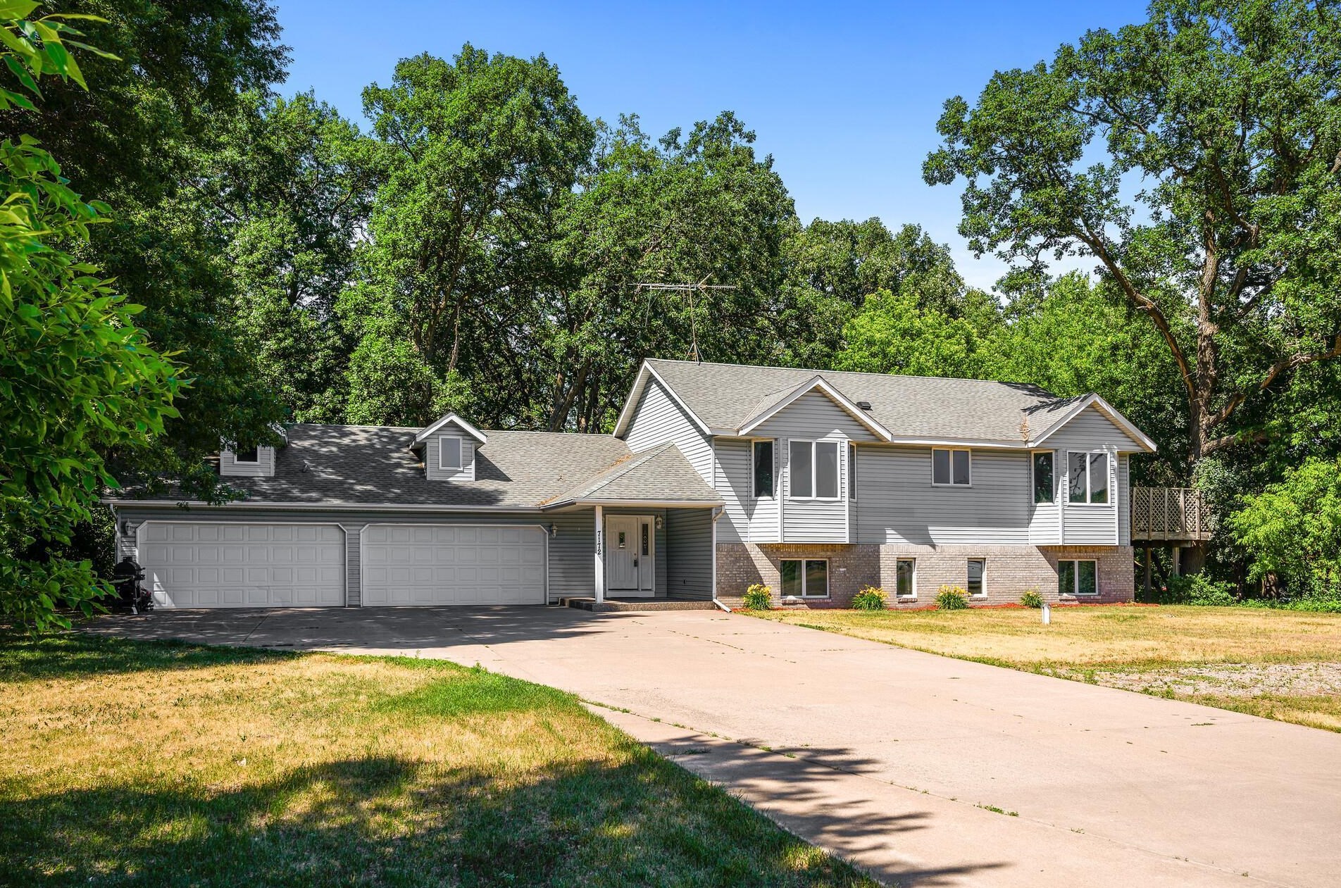 7172 384th St, Sunrise, MN 55056-5801