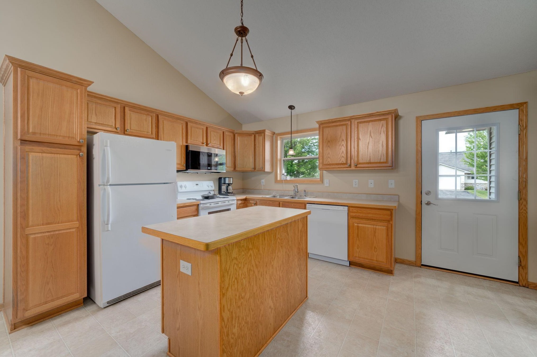 1725 Redhead Ave, Hammond, WI 54002