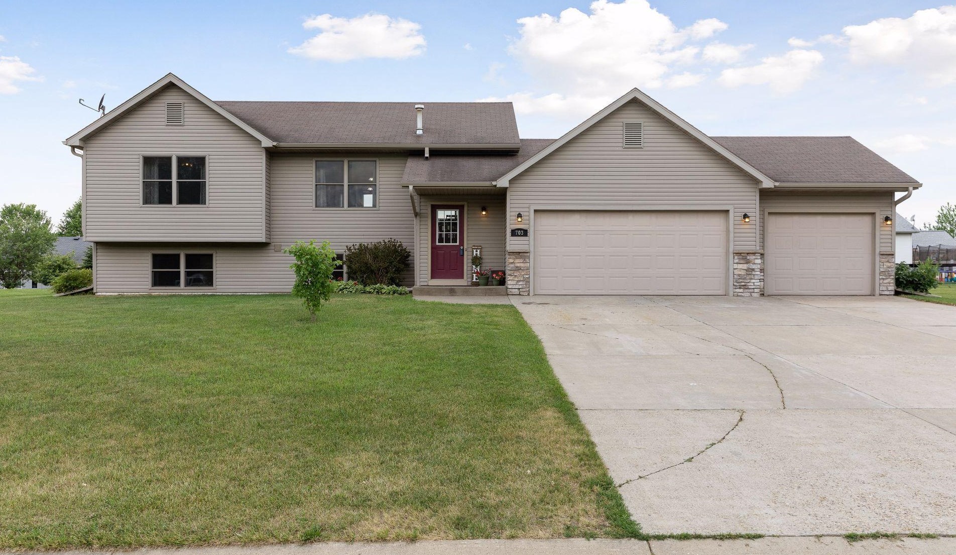 703 Sarah Anne Ave, Roberts, WI 54023-8500