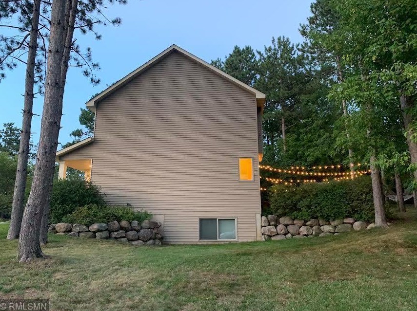 565 Pleasant Dr, Prescott, WI 54021