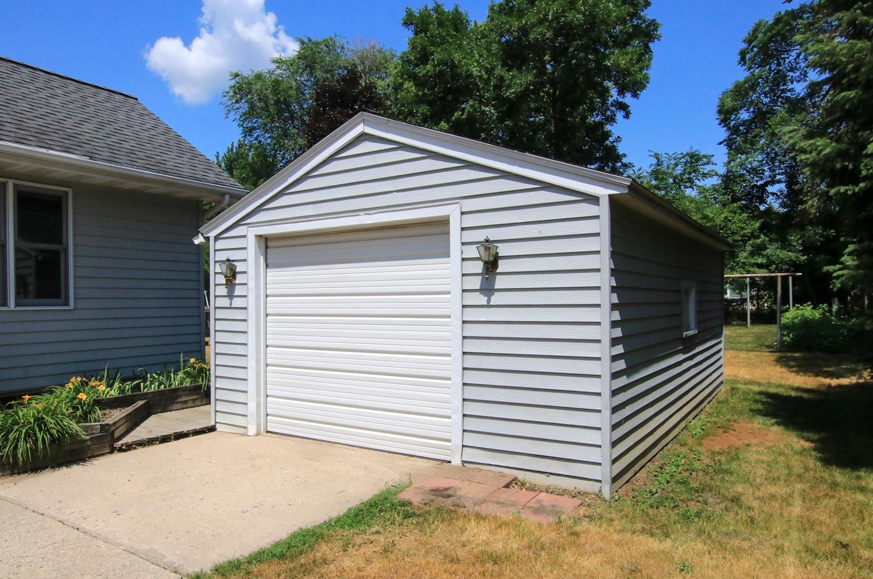 703 E 3rd St, Litchfield, MN 55355