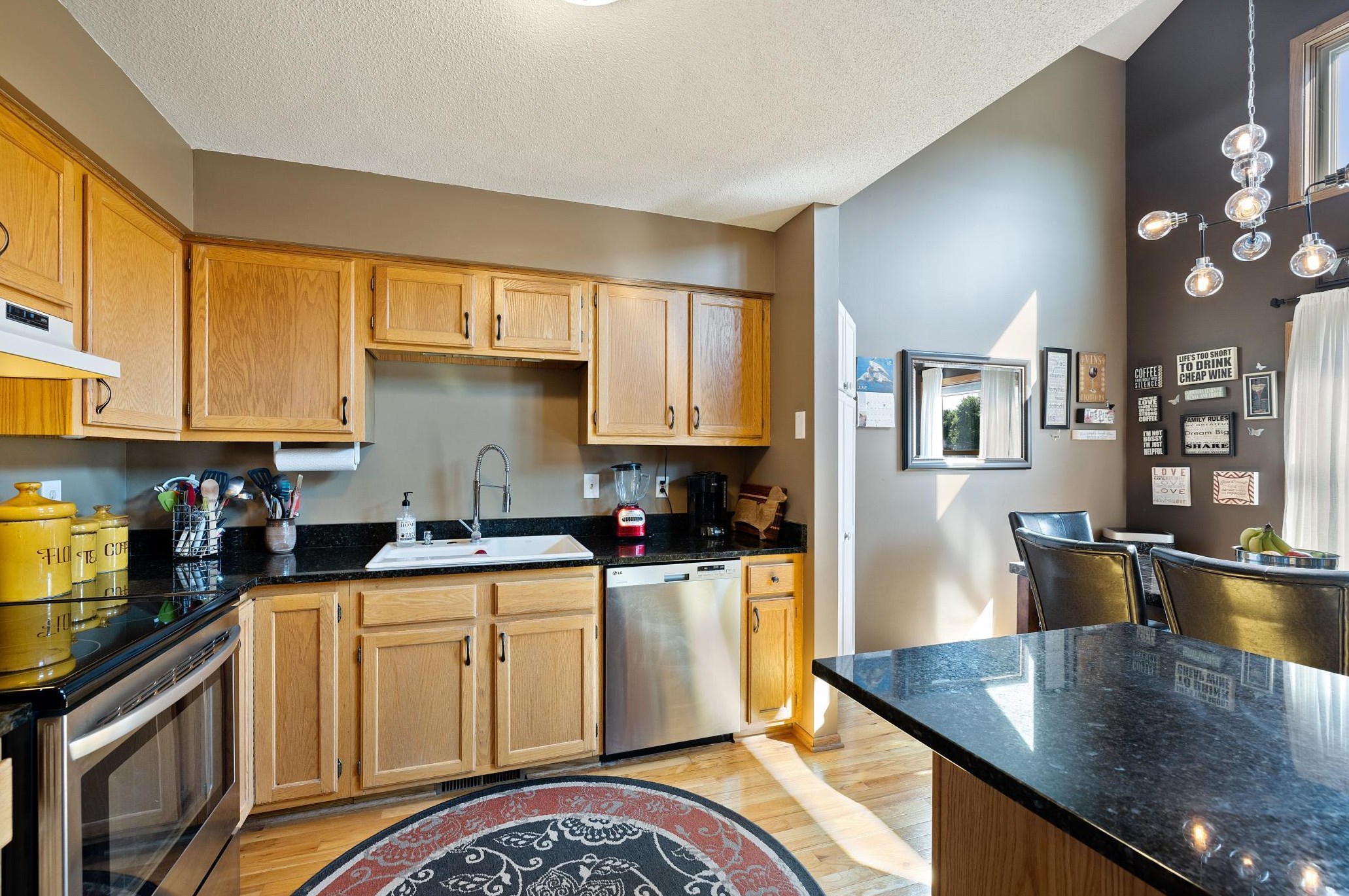 4118 Meadowlark Rd, Saint Paul, MN 55122-1763