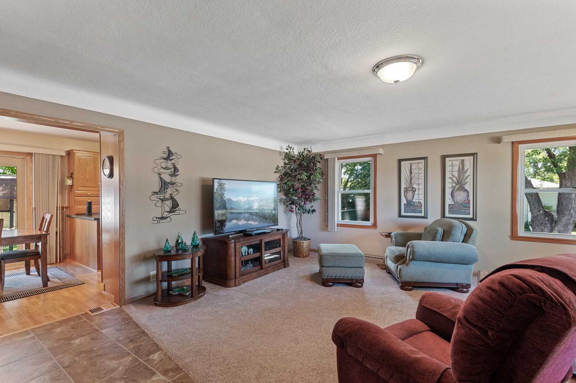 134 E Spruce St, South Saint Paul, MN 55075
