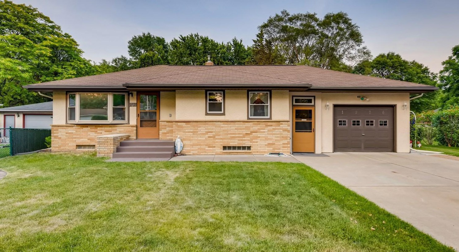 1986 Margaret St, Saint Paul MN  55109-4119 exterior