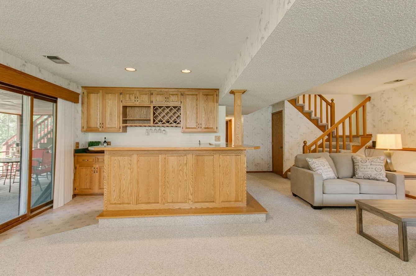 1099 Lawnview Ave, Saint Paul MN  55126-8406 exterior