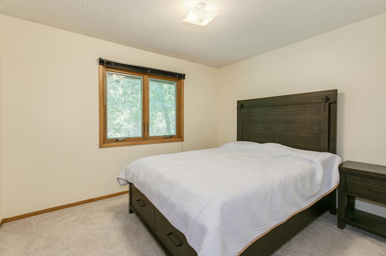 1099 Lawnview Ave, Saint Paul MN  55126-8406 exterior