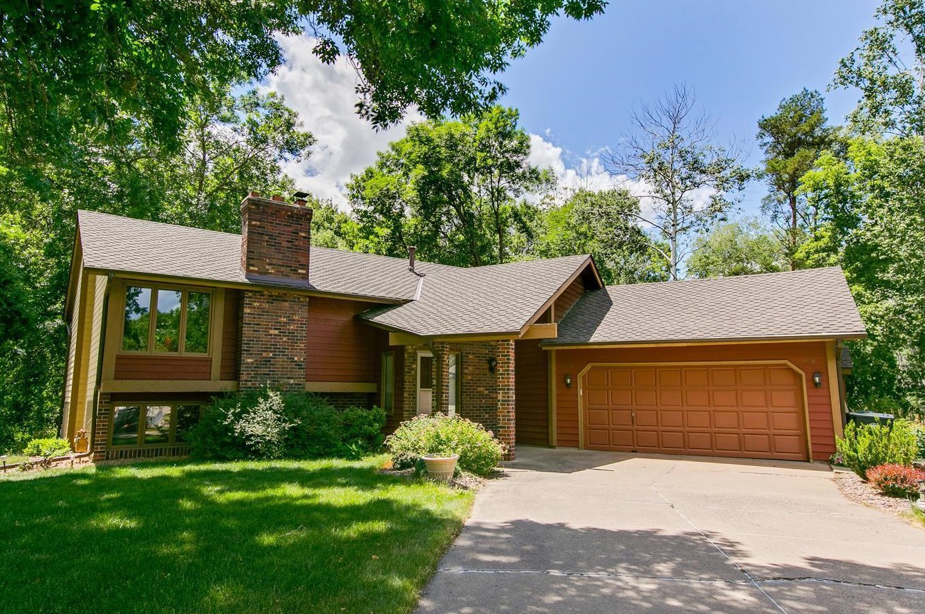 1099 Lawnview Ave, Saint Paul, MN 55126-8406
