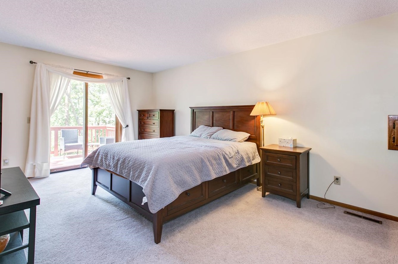 1099 Lawnview Ave, Saint Paul MN  55126-8406 exterior