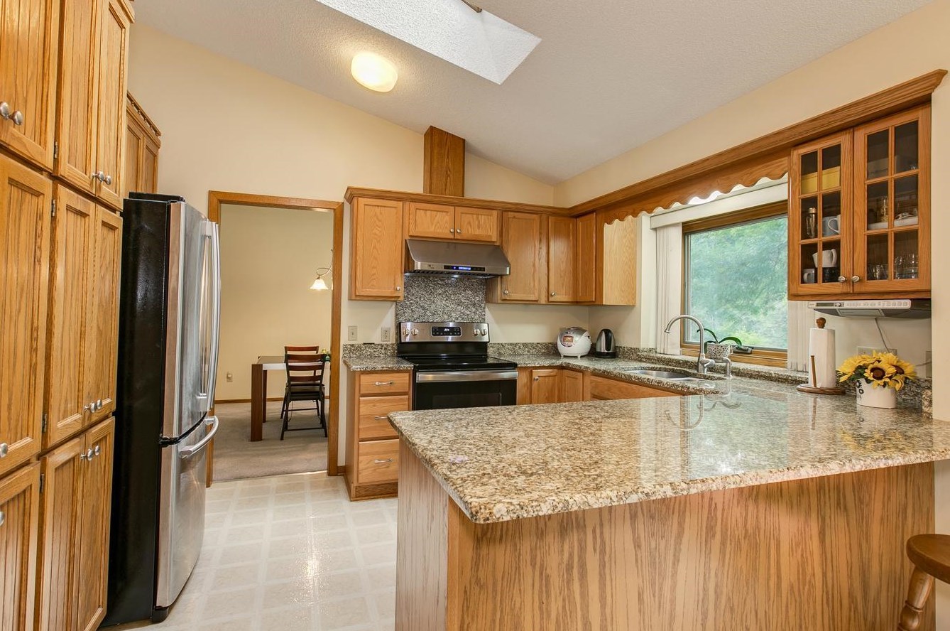 1099 Lawnview Ave, Saint Paul MN  55126-8406 exterior