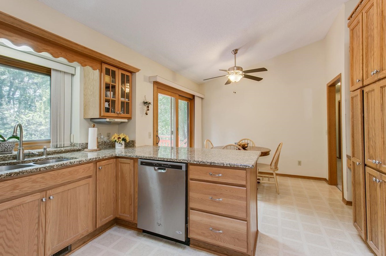 1099 Lawnview Ave, Saint Paul MN  55126-8406 exterior