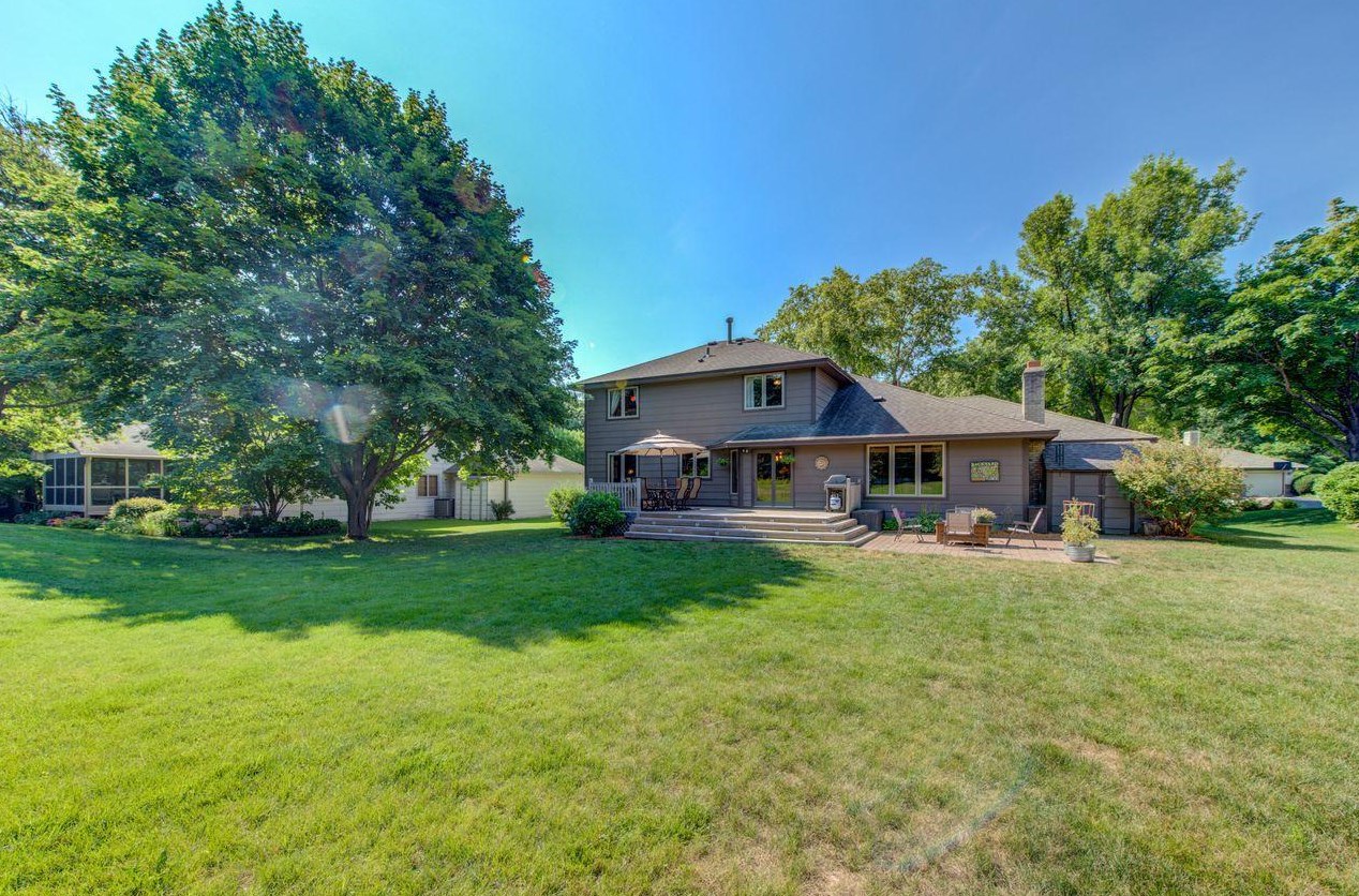 108 Interlachen Rd, Burnsville, MN 55306-6450