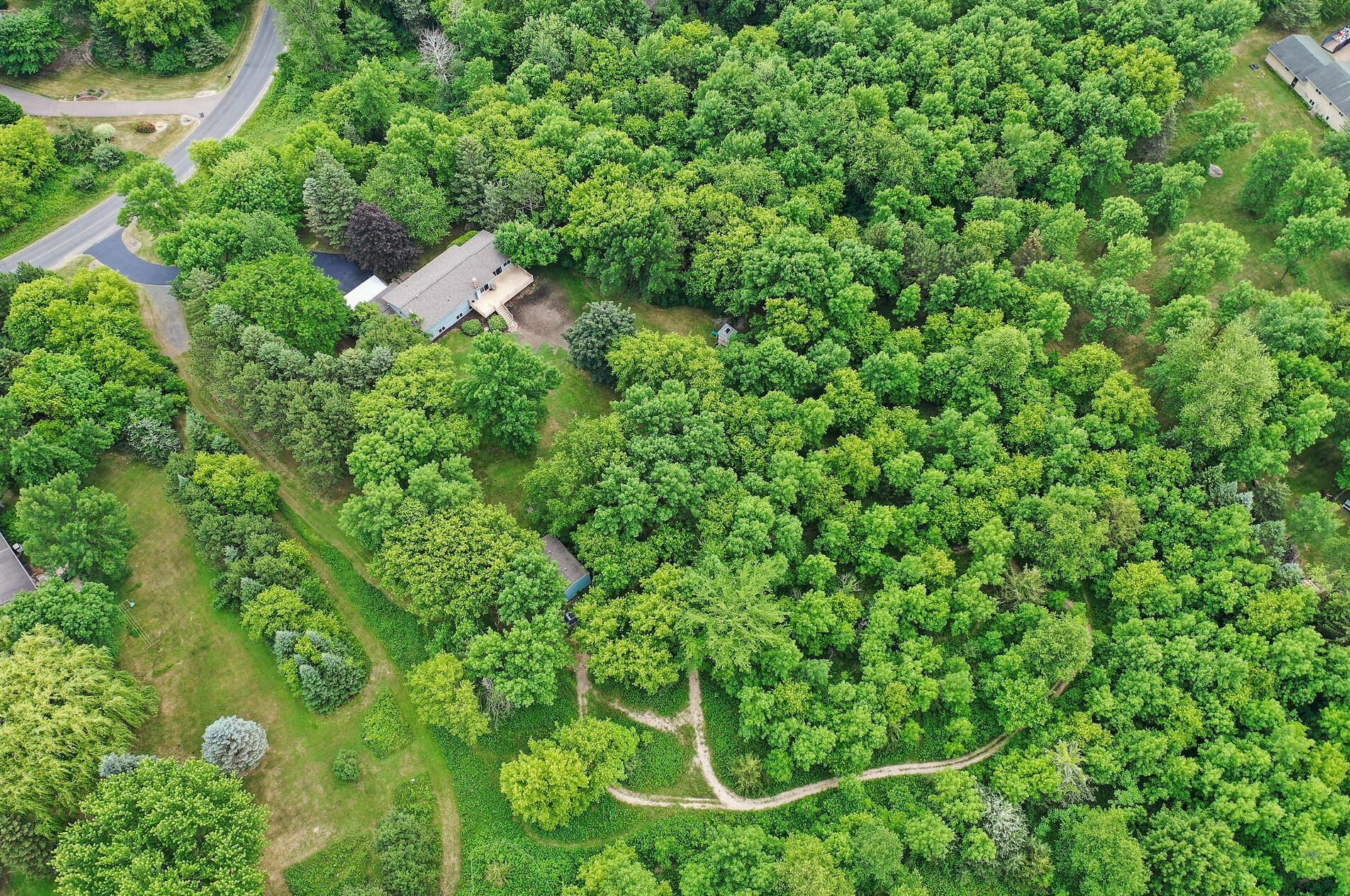 404 Krattley Ln, Hudson, WI 54016
