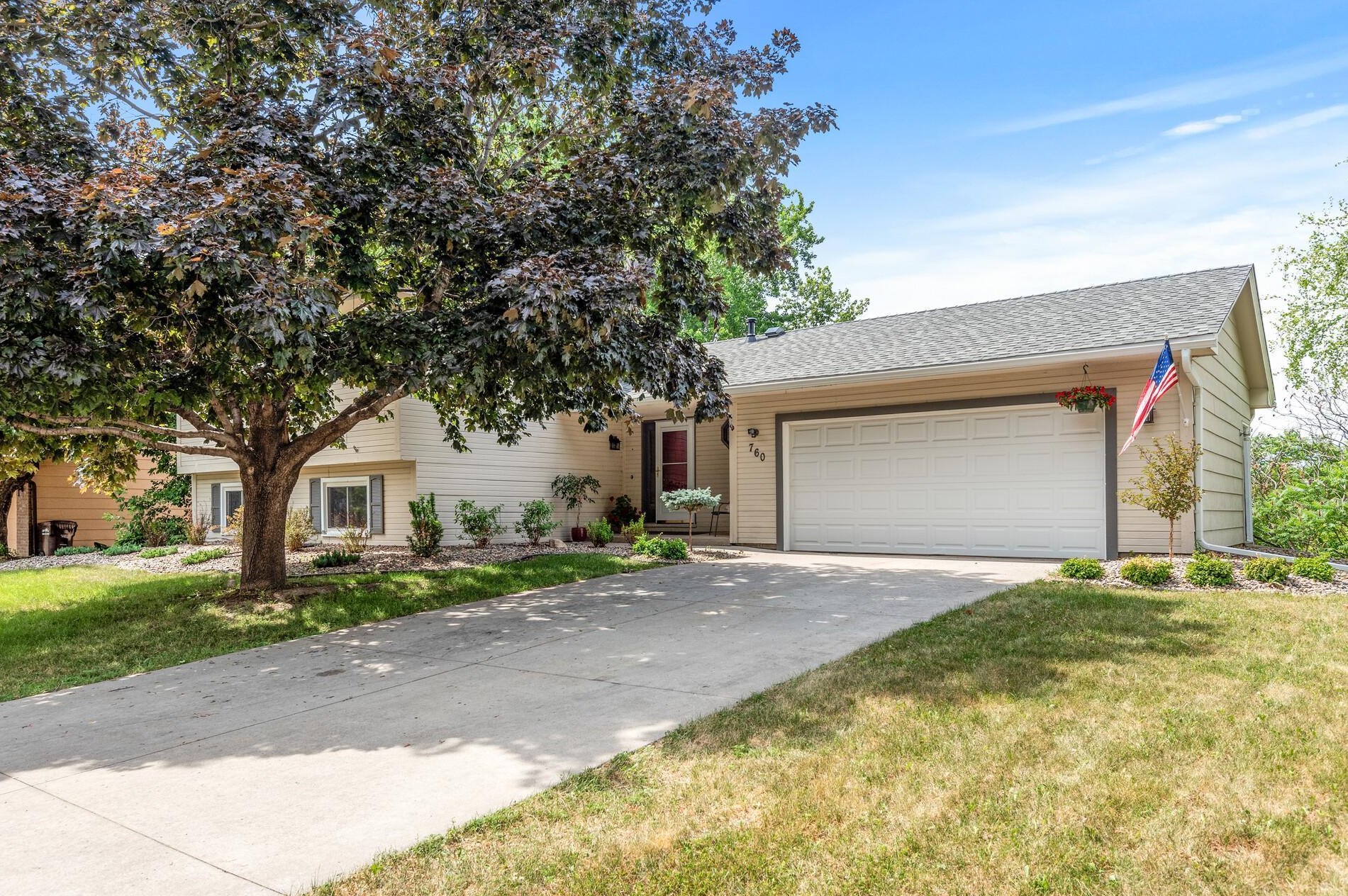 760 Santa Vera Dr, Chanhassen, MN 55317-9643