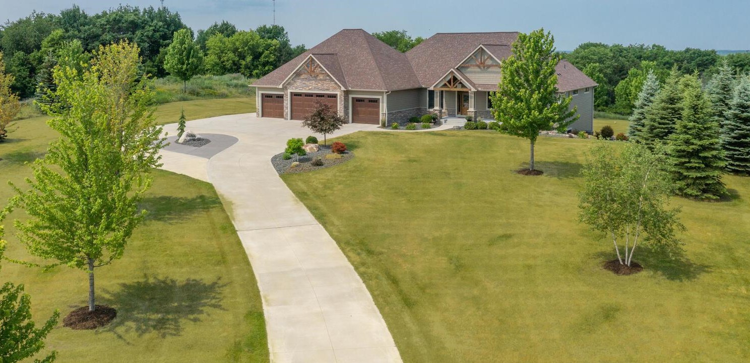 21660 Boulder Creek Dr, Lakeville, MN 55044-4800