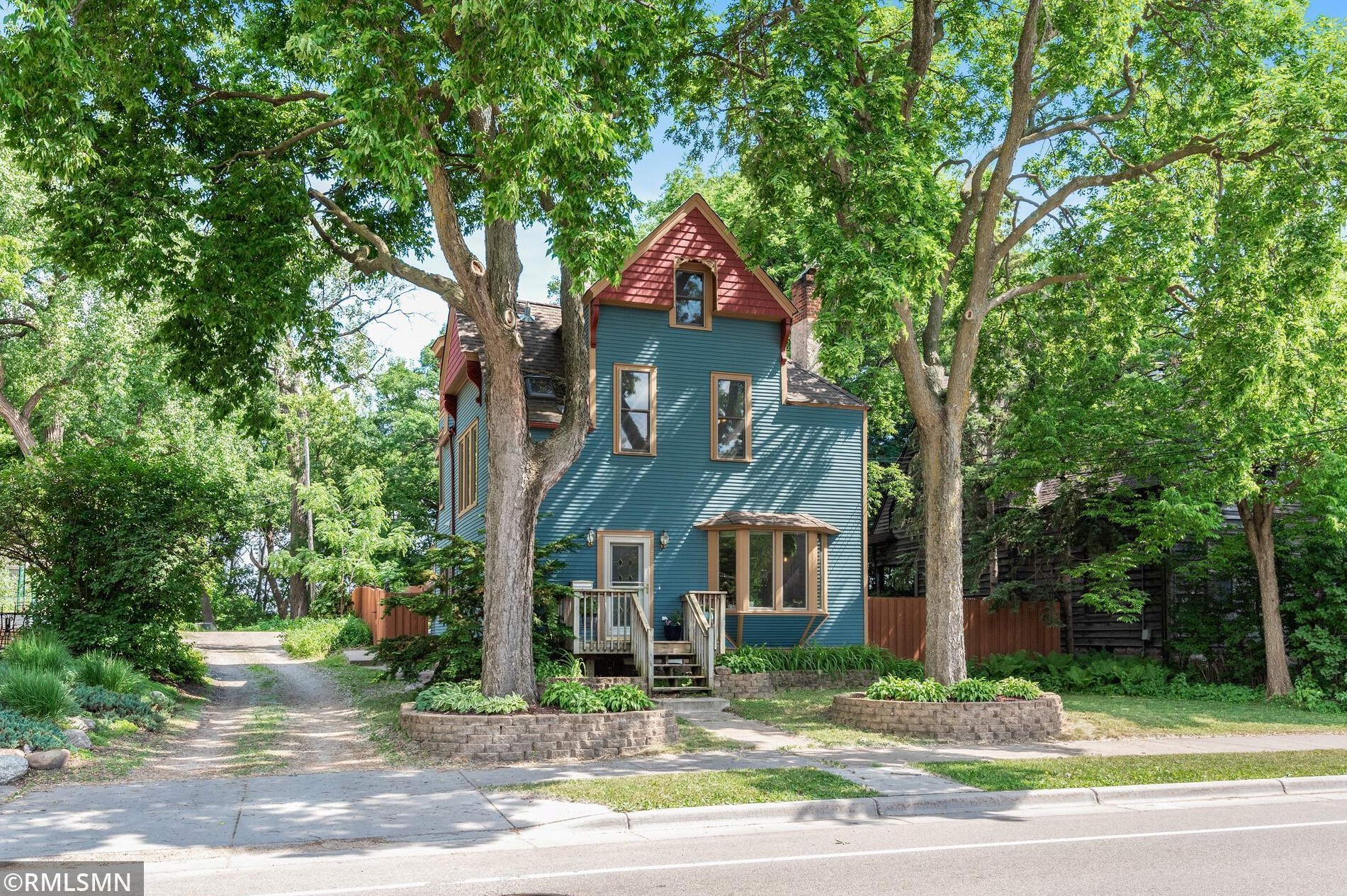 1122 Raymond Ave, Saint Paul, MN 55108-1921