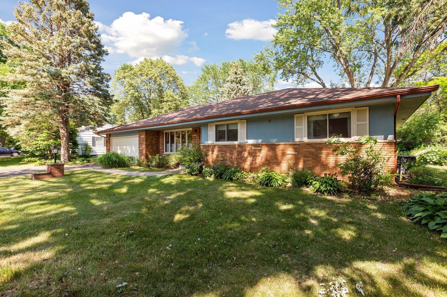 1994 Wheeler St, Saint Paul, MN 55113-5621