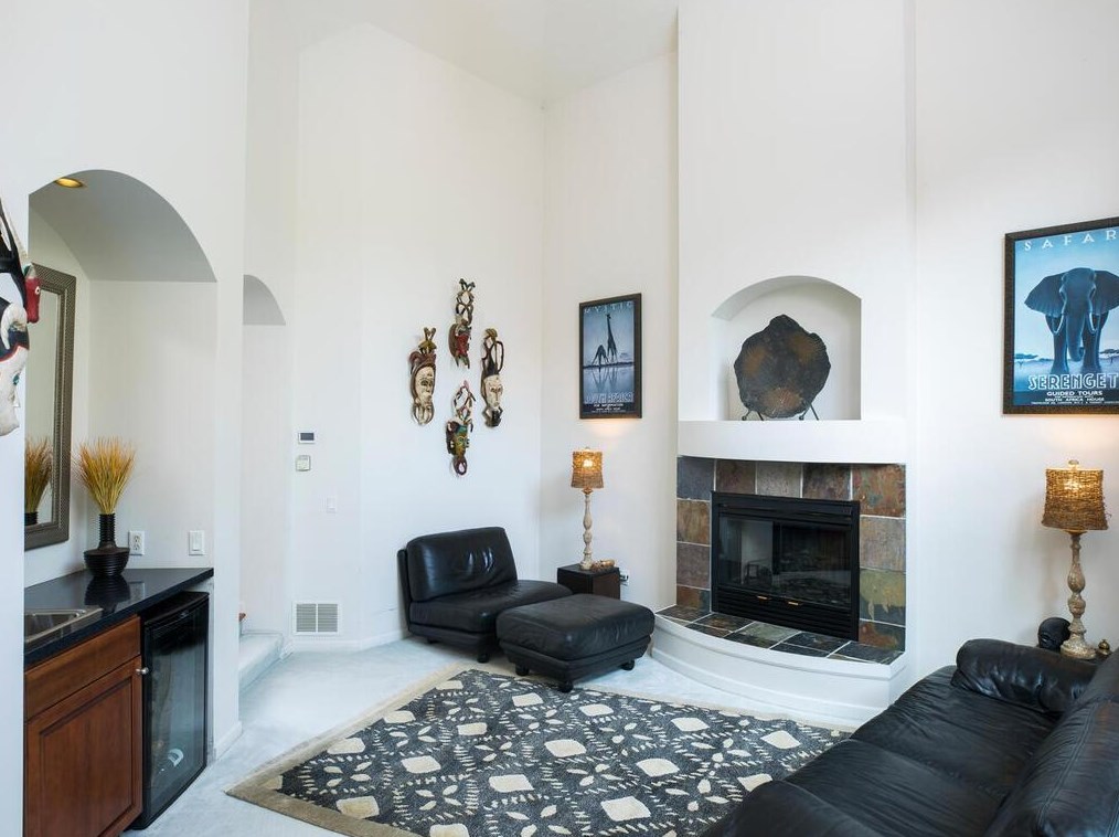 2082 Royale Dr, Saint Paul MN  55122-3390 exterior