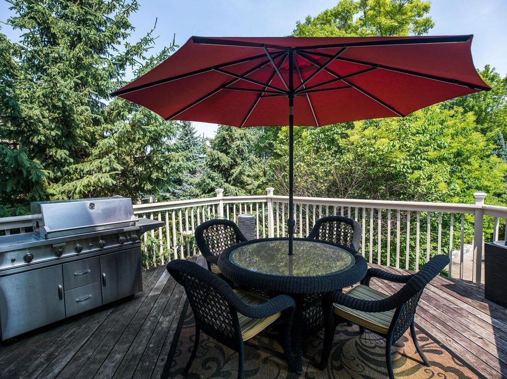 2082 Royale Dr, Saint Paul MN  55122-3390 exterior