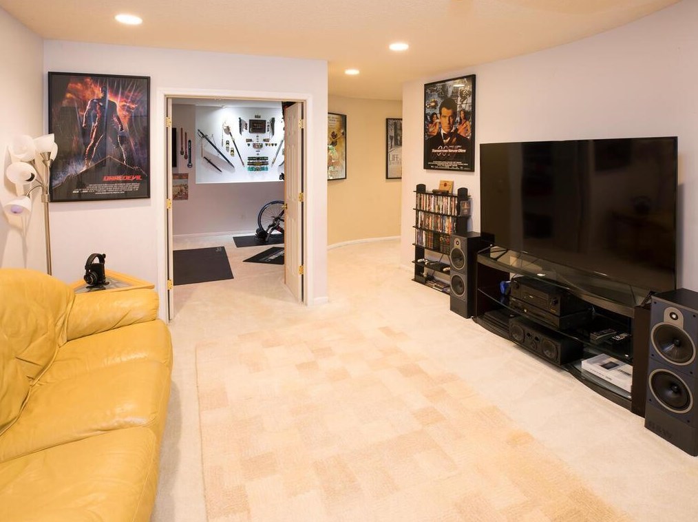 2082 Royale Dr, Saint Paul MN  55122-3390 exterior