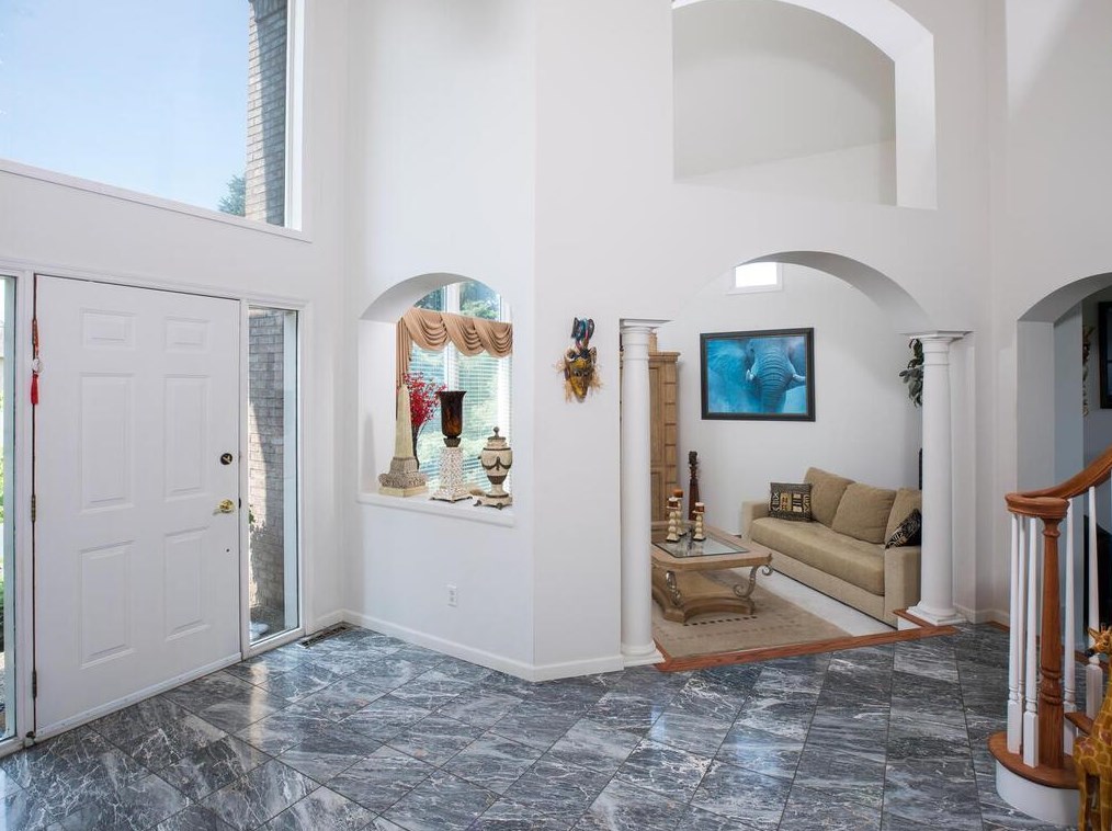2082 Royale Dr, Saint Paul MN  55122-3390 exterior