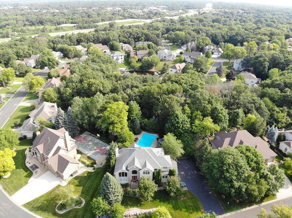 2082 Royale Dr, Saint Paul MN  55122-3390 exterior