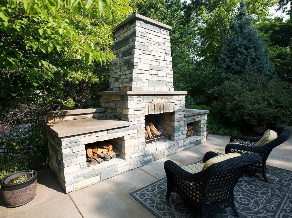 2082 Royale Dr, Saint Paul MN  55122-3390 exterior