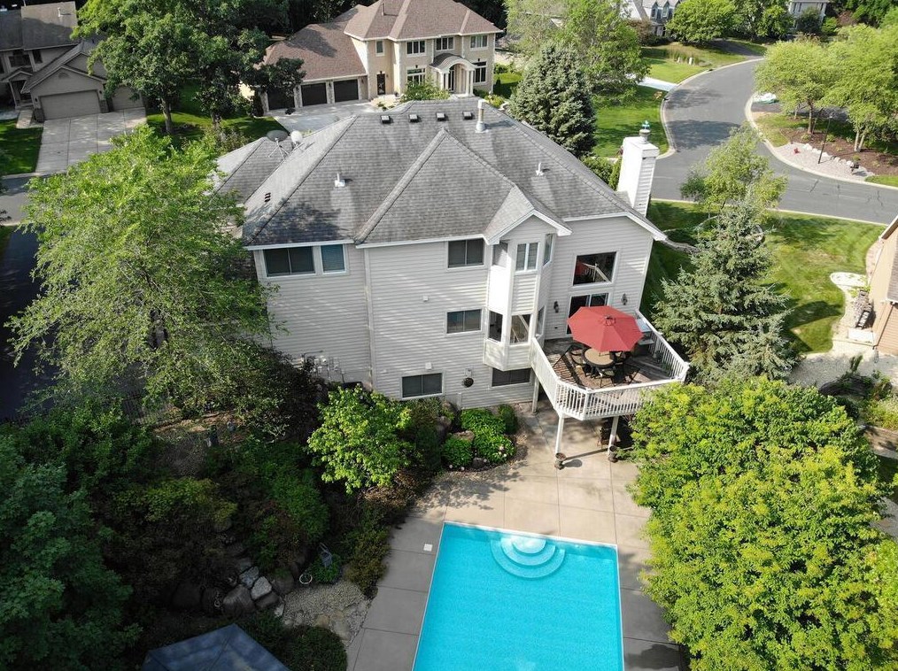 2082 Royale Dr, Saint Paul MN  55122-3390 exterior