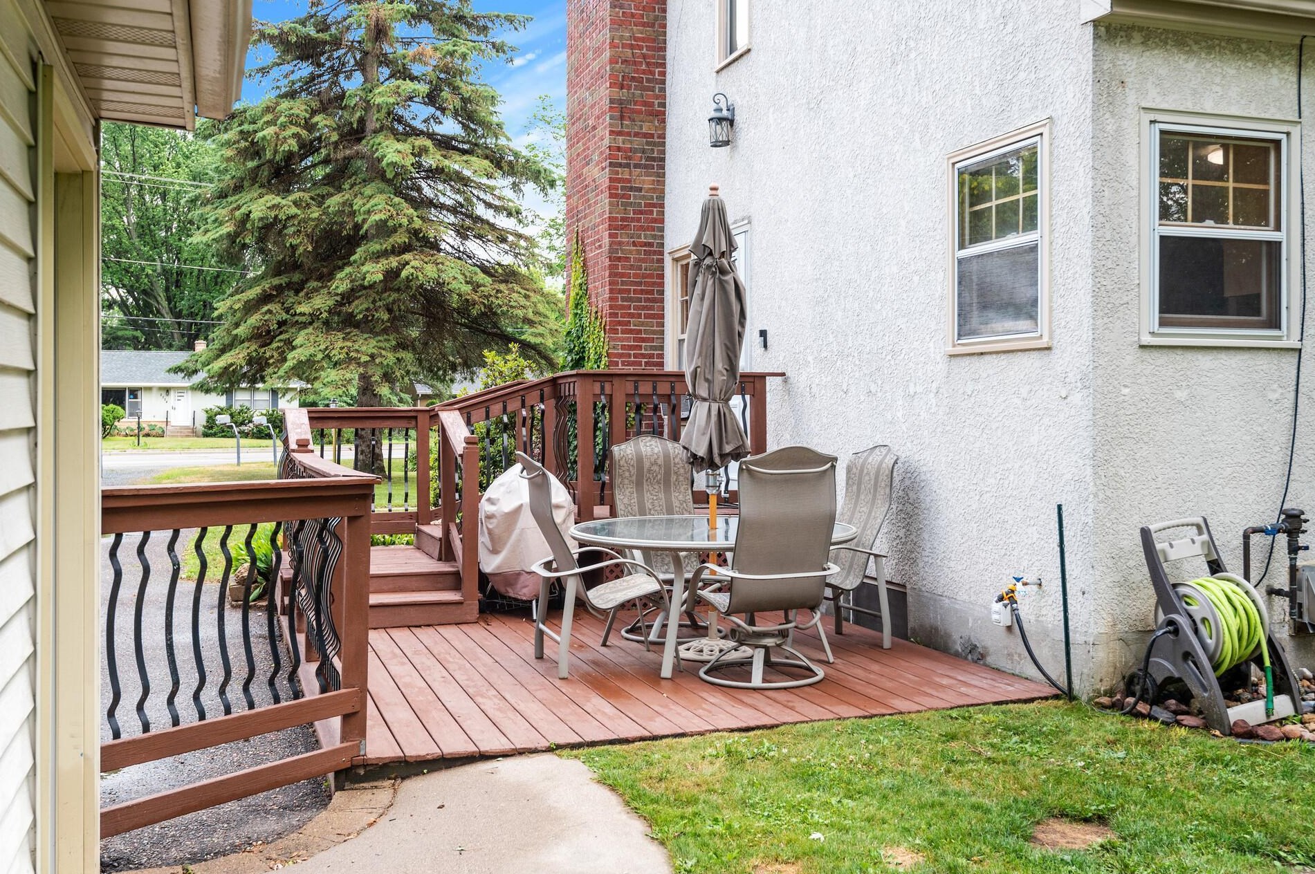 2523 Stillwater Rd, Saint Paul MN  55119-3616 exterior