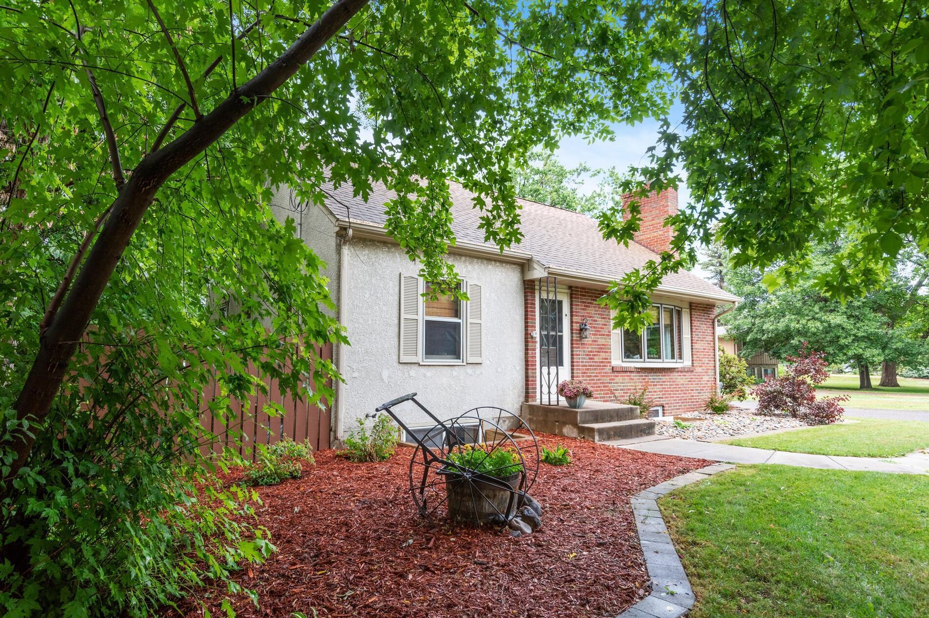 2523 Stillwater Rd, Saint Paul MN  55119-3616 exterior