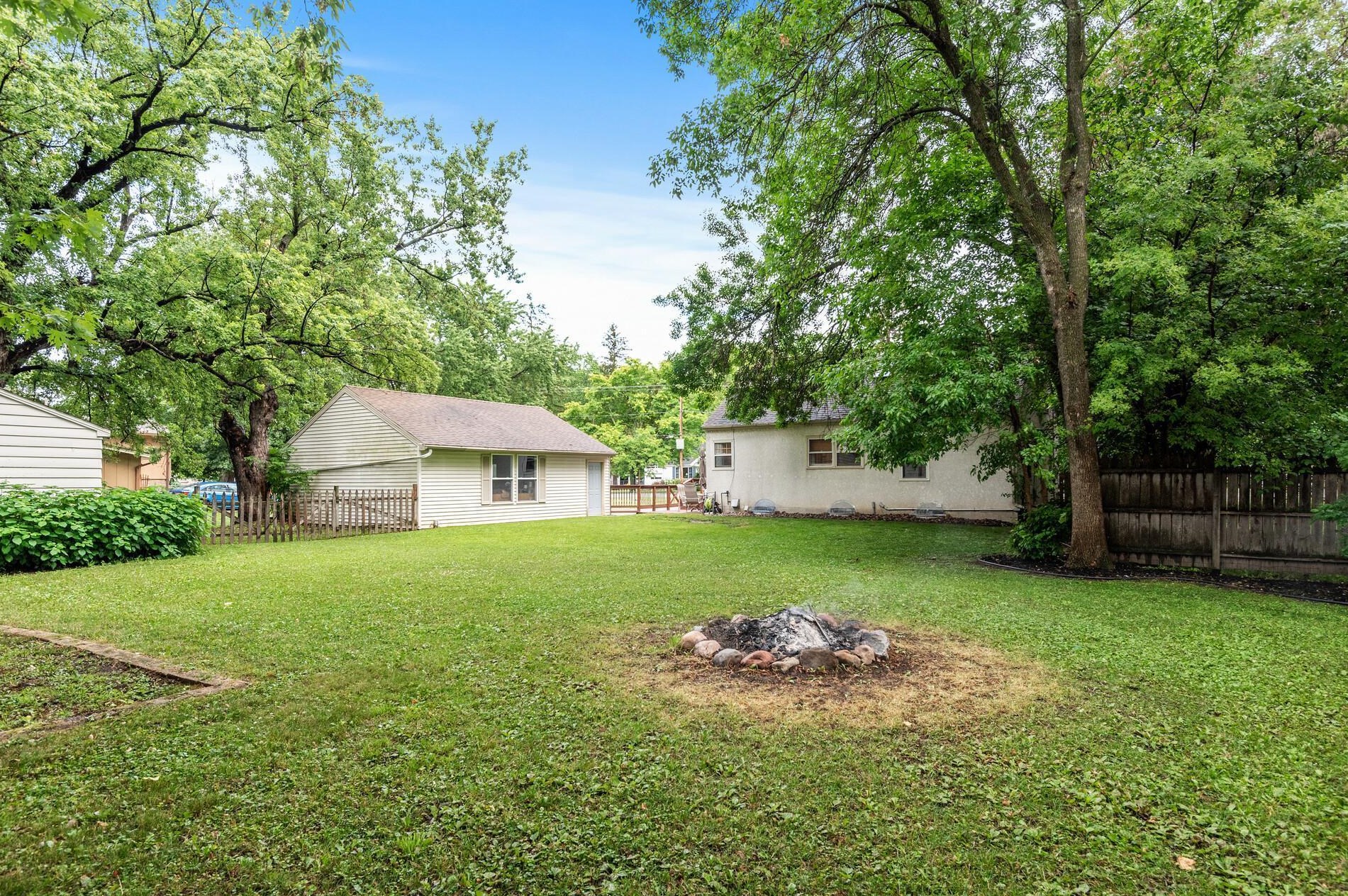 2523 Stillwater Rd, Saint Paul MN  55119-3616 exterior