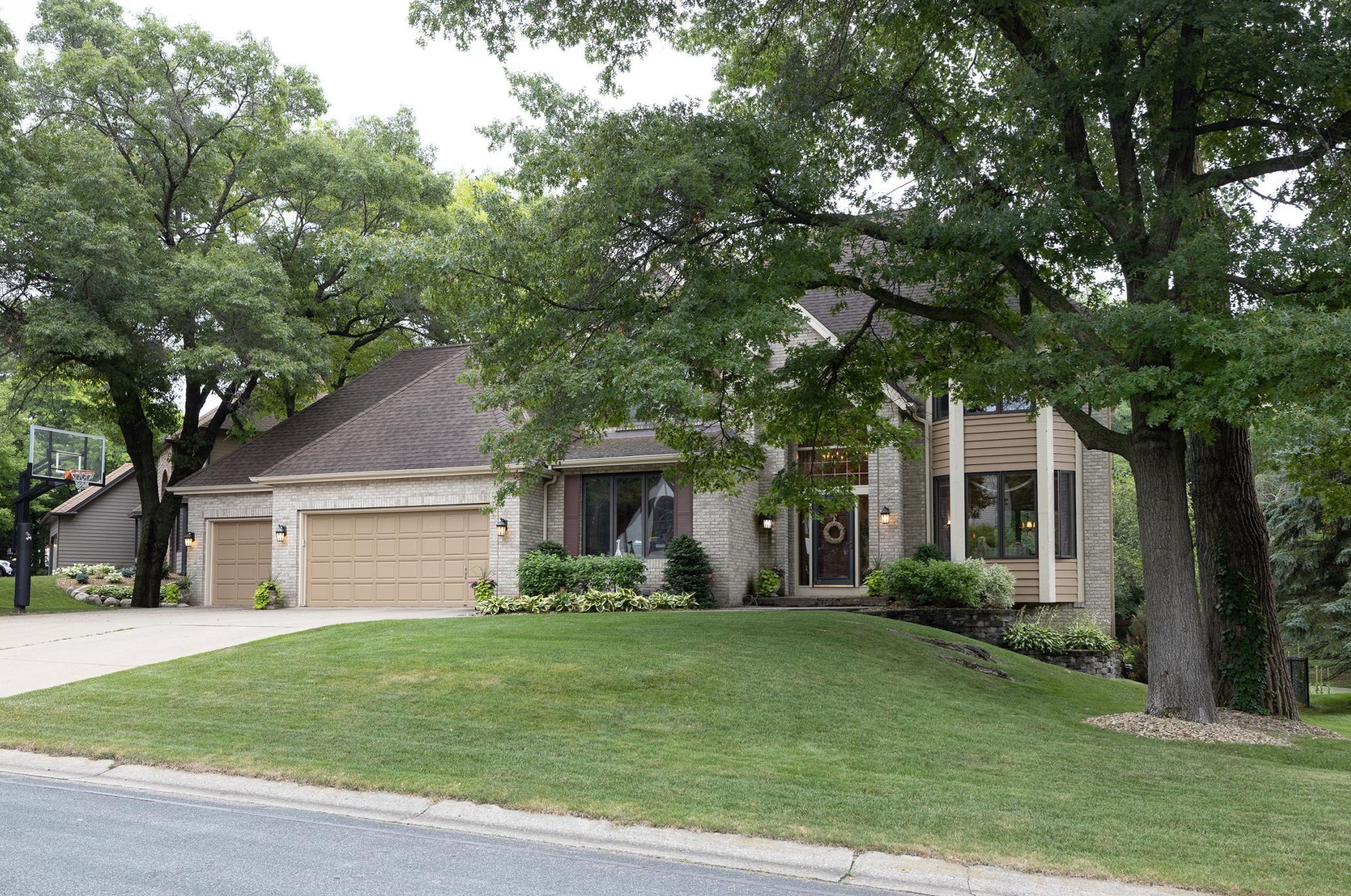 4760 London Ln, Saint Paul, MN 55122-2714