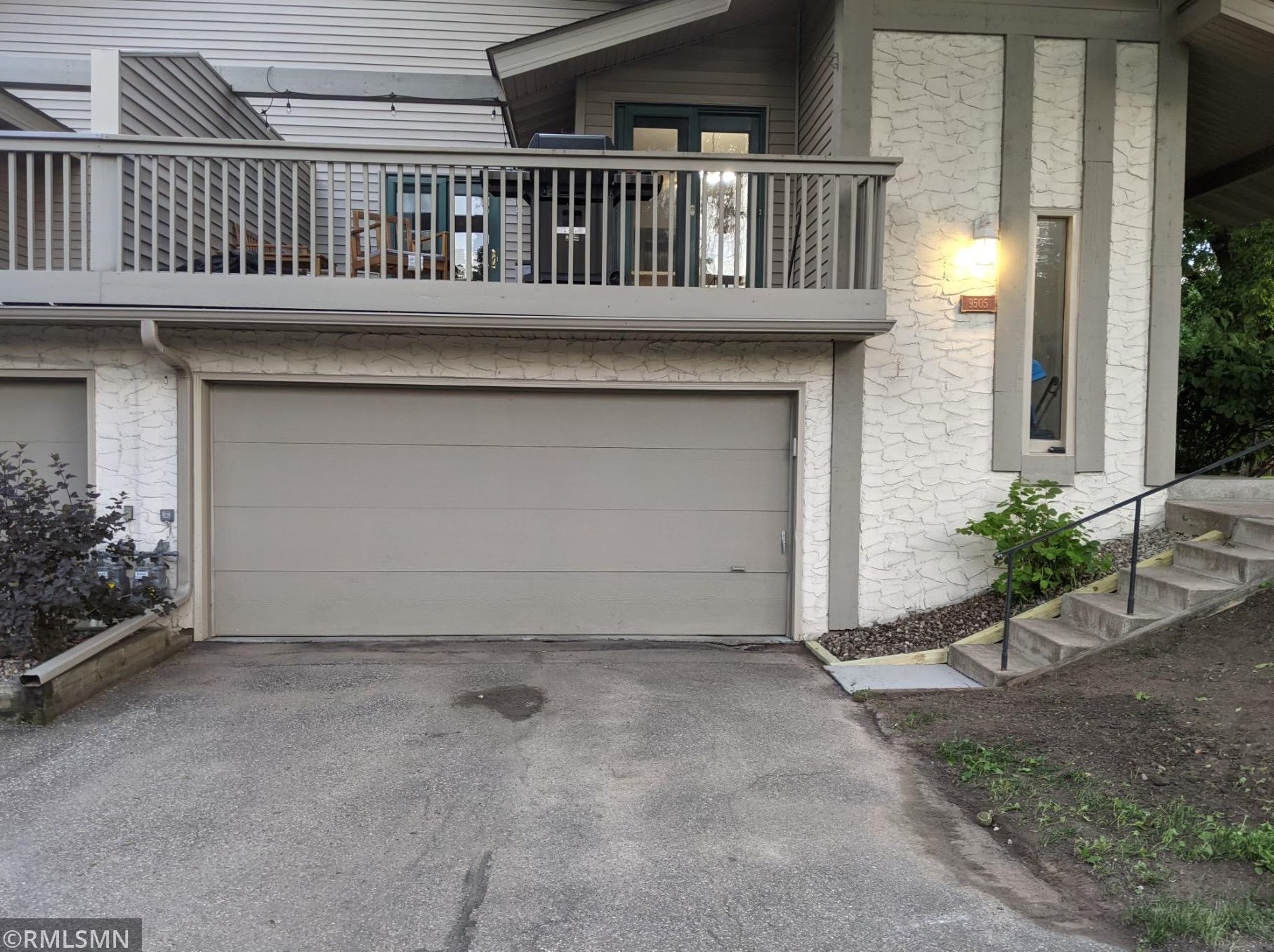 9505 Hartford Cir, Edina, MN 55347