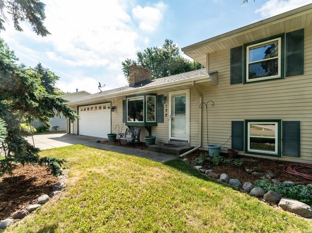 172 Linden Cir, Saint Paul, MN 55124-9313