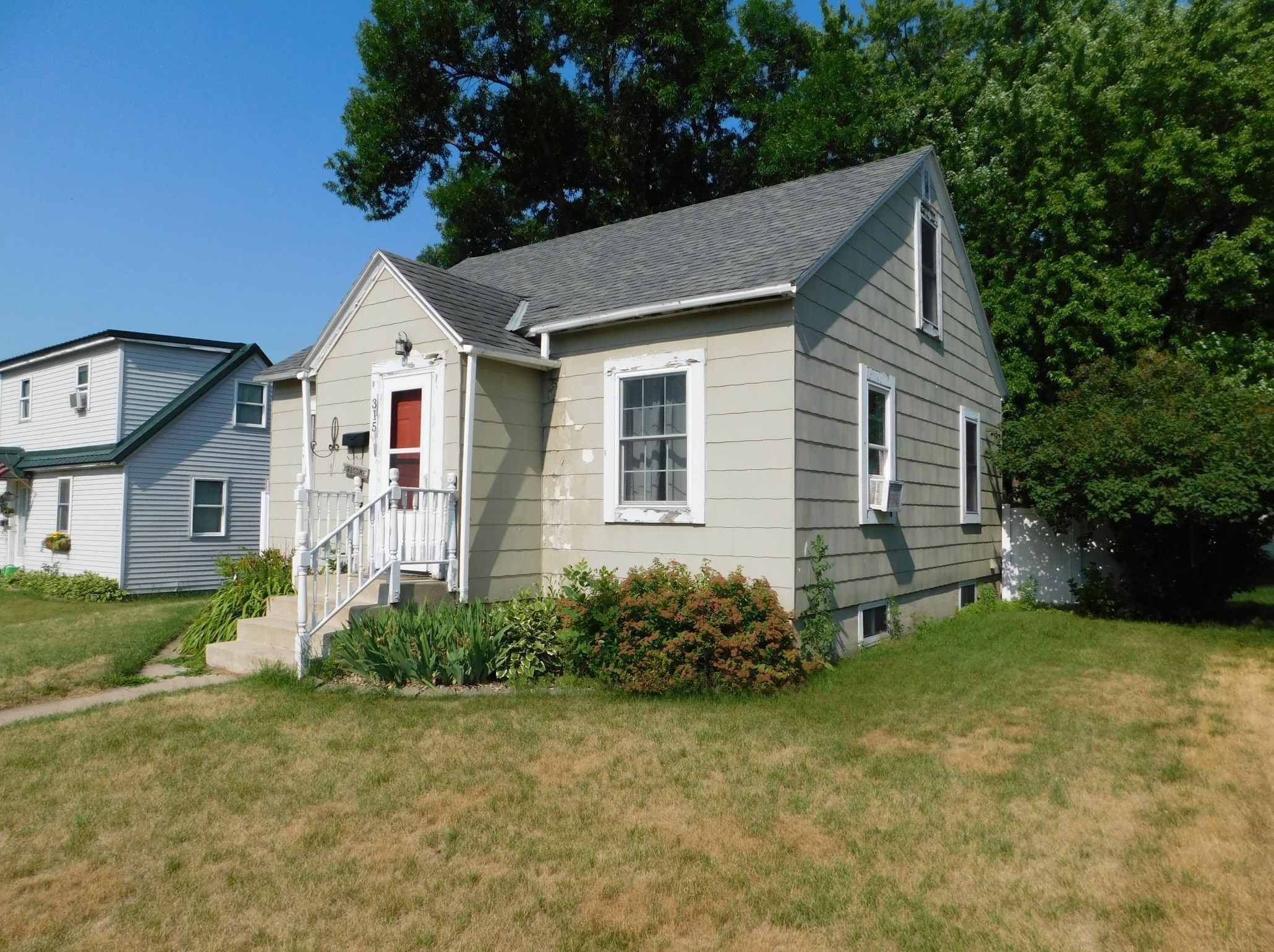 315 10th St N, Benson, MN 56215